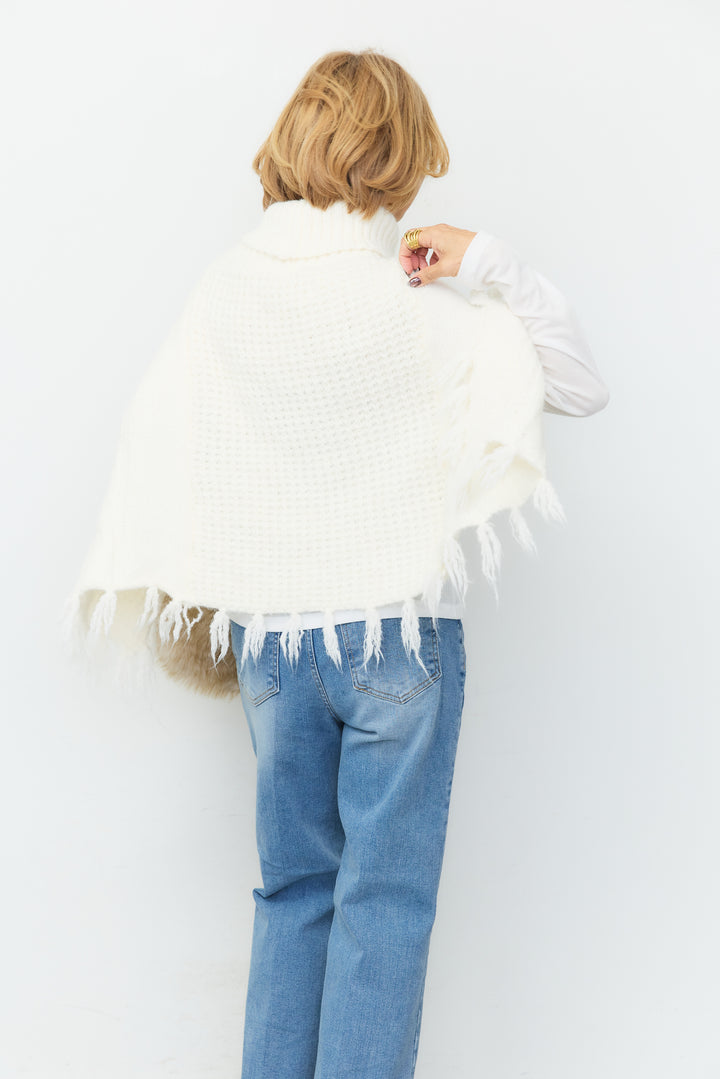 ケーブル編み フリンジニットポンチョ