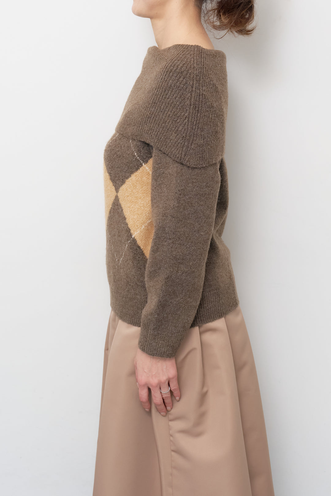 アーガイルオフショルニット