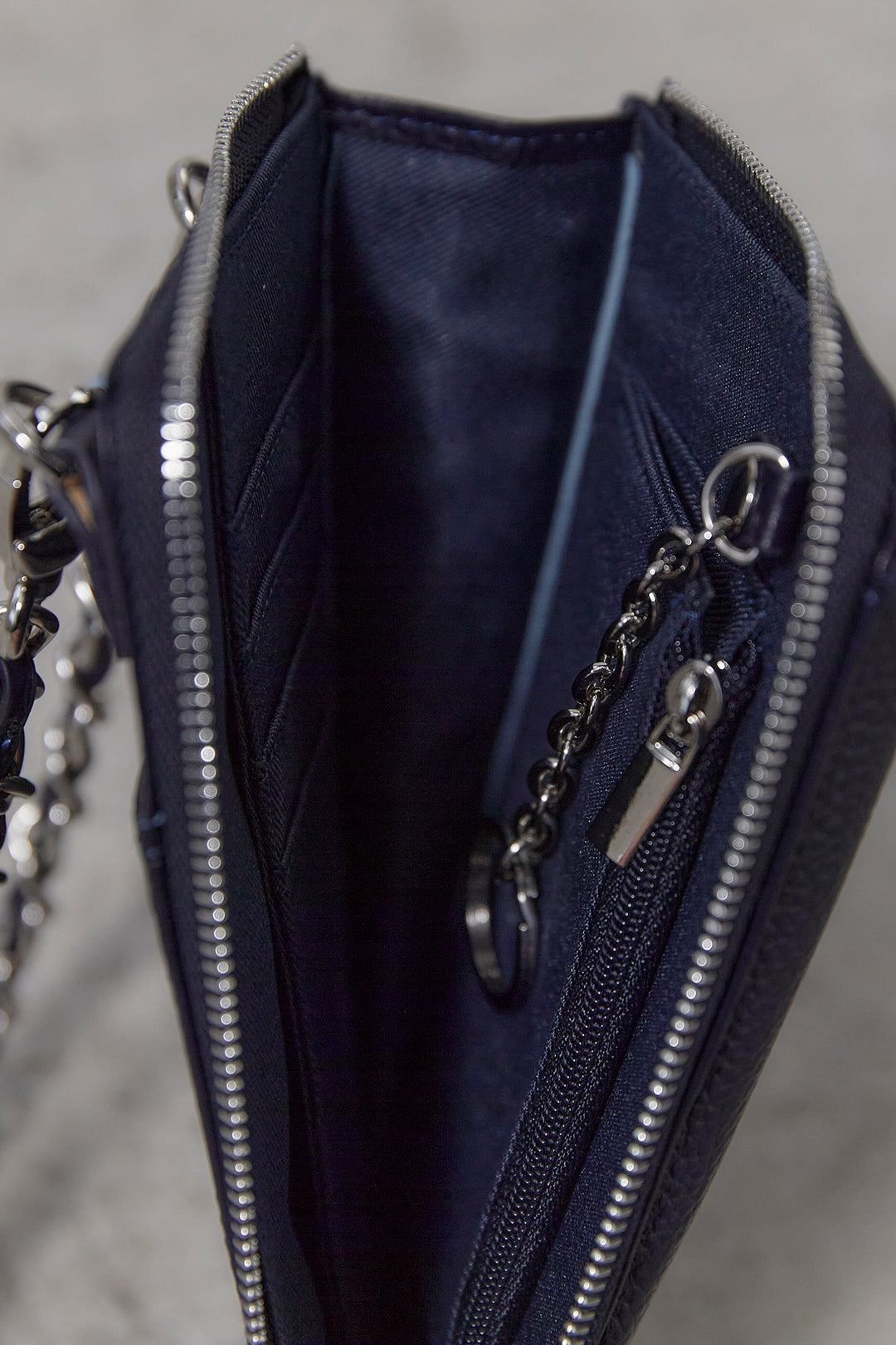 100% cowhide hands-free bag silverchainstrap × Kazuko Kondo collaboration 