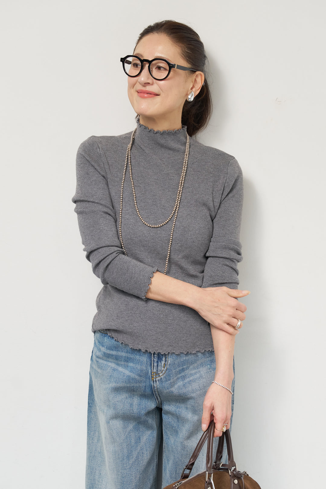 フリルタートルネックニット