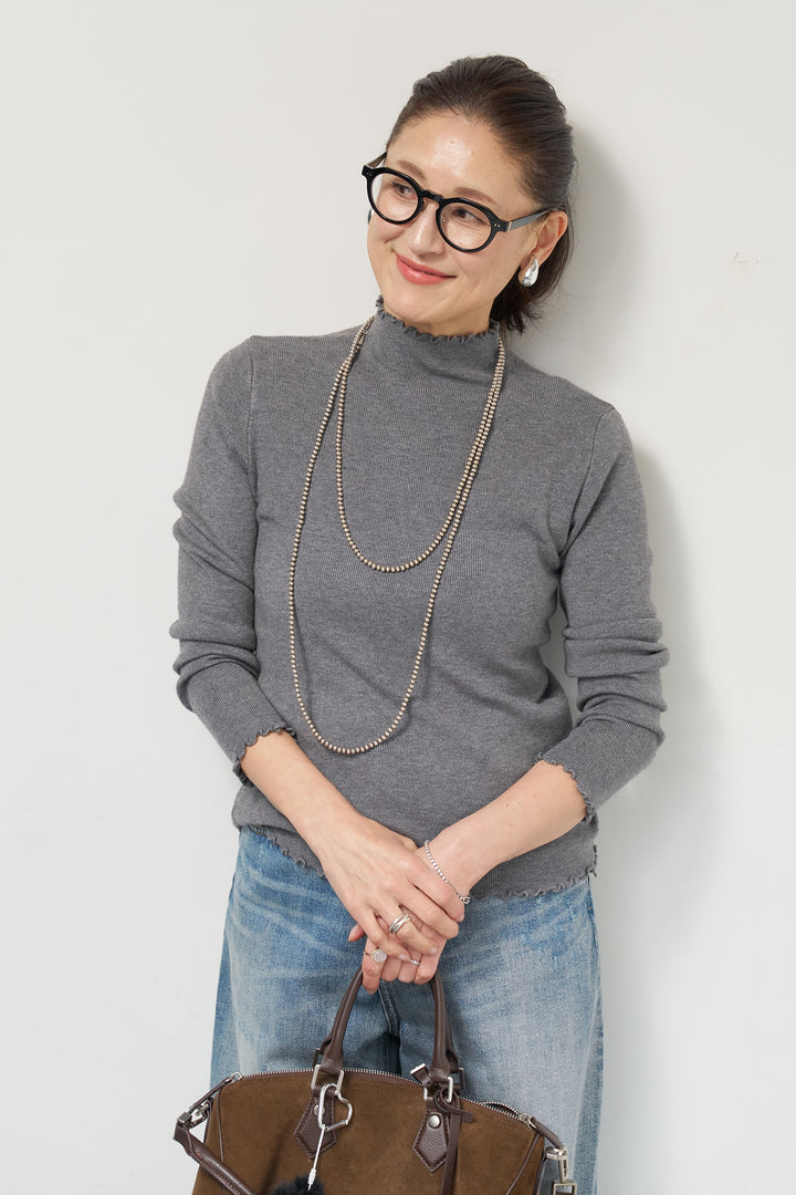 フリルタートルネックニット