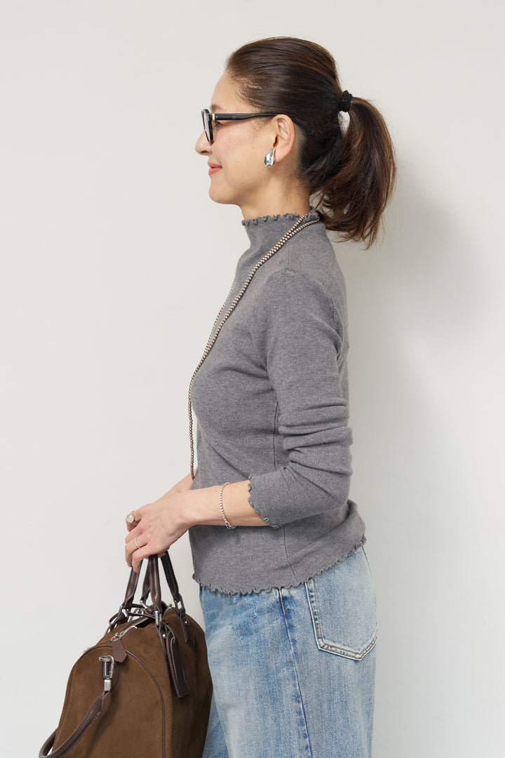 フリルタートルネックニット