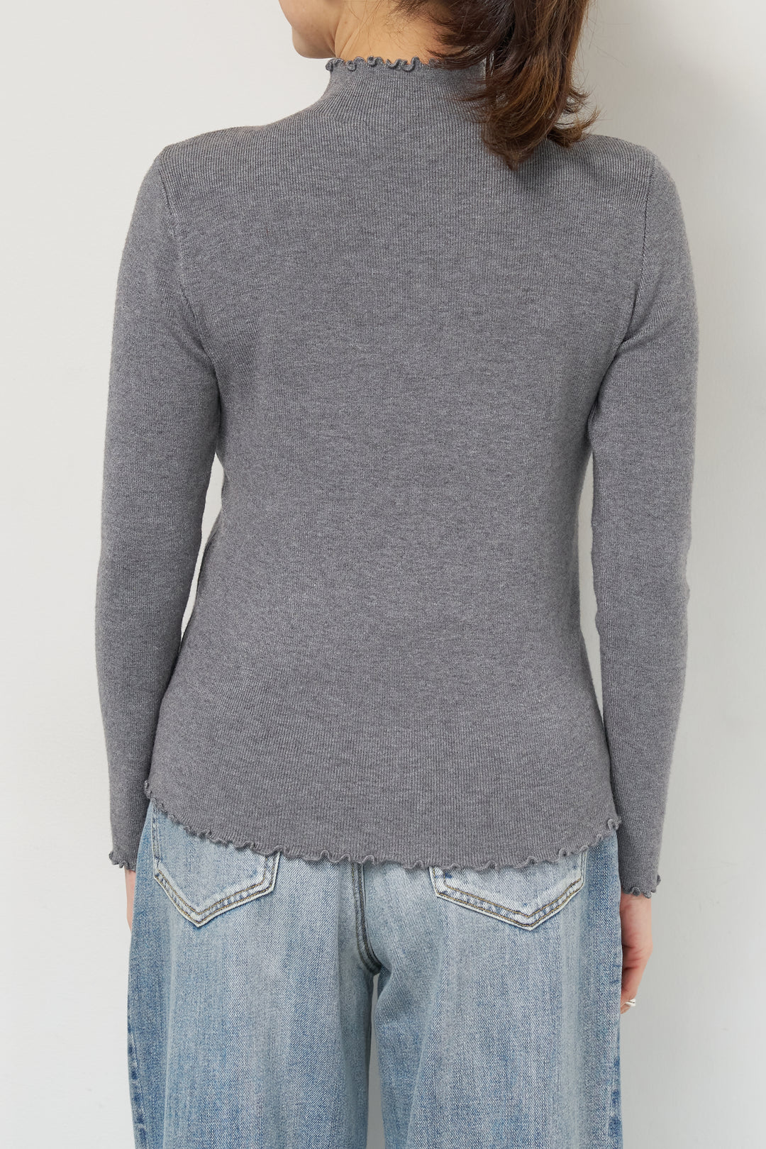 フリルタートルネックニット