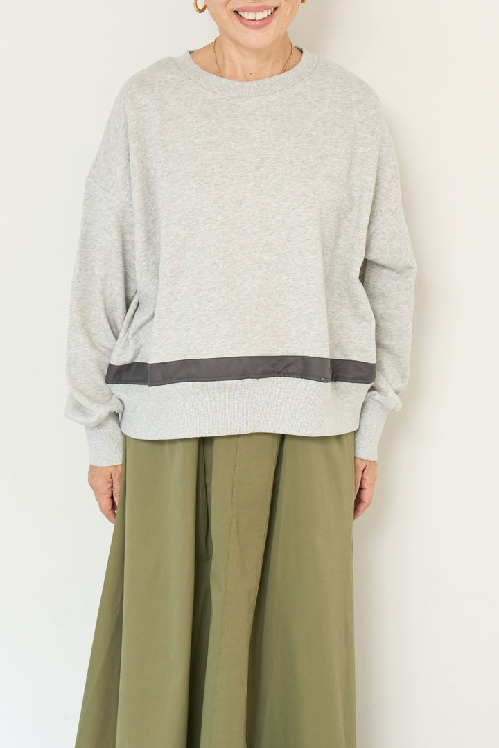 テープ配色デザイン裏毛プルオーバー
