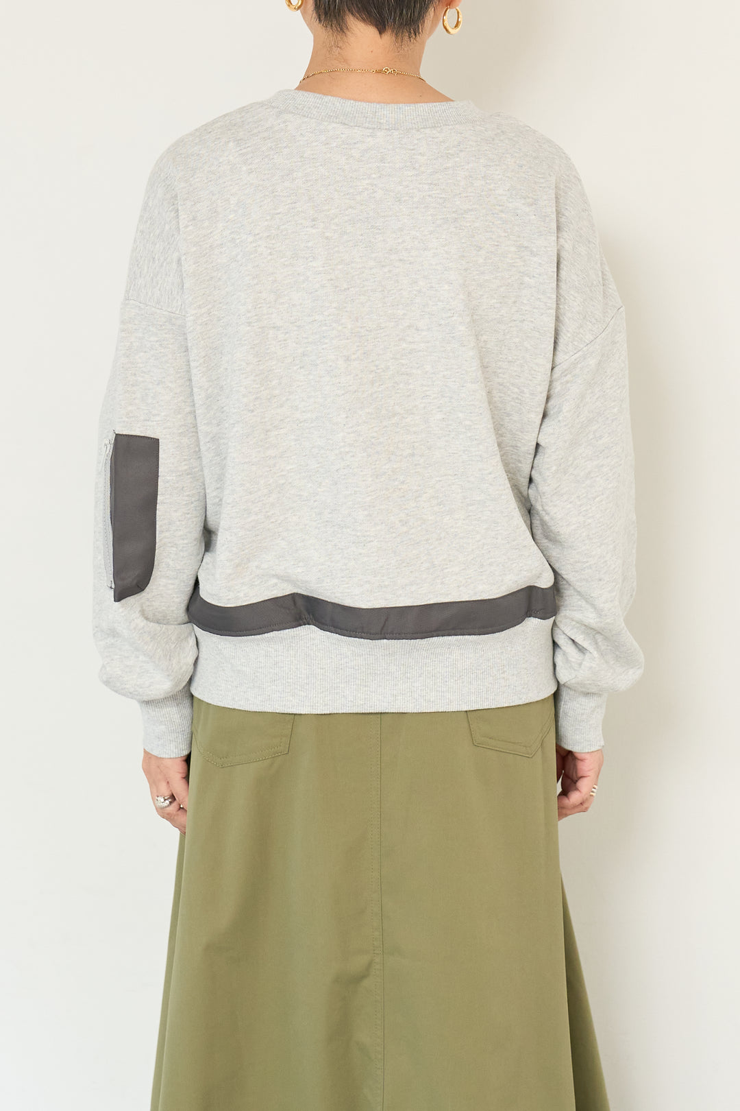 テープ配色デザイン裏毛プルオーバー