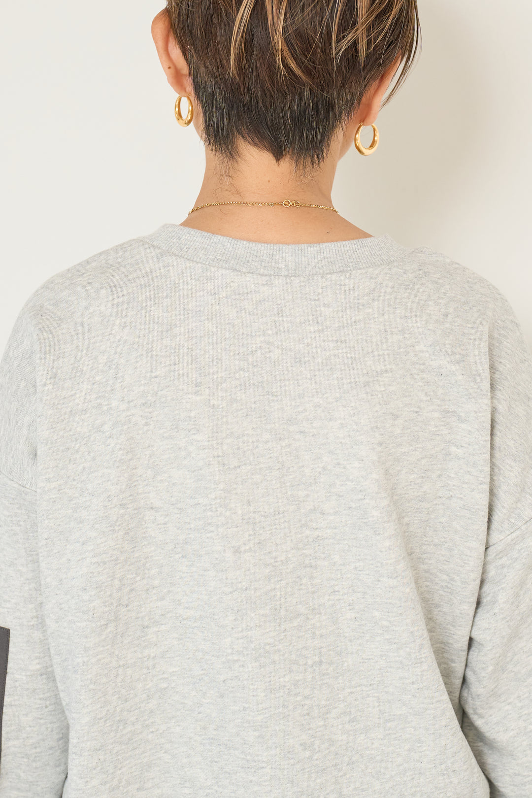 テープ配色デザイン裏毛プルオーバー