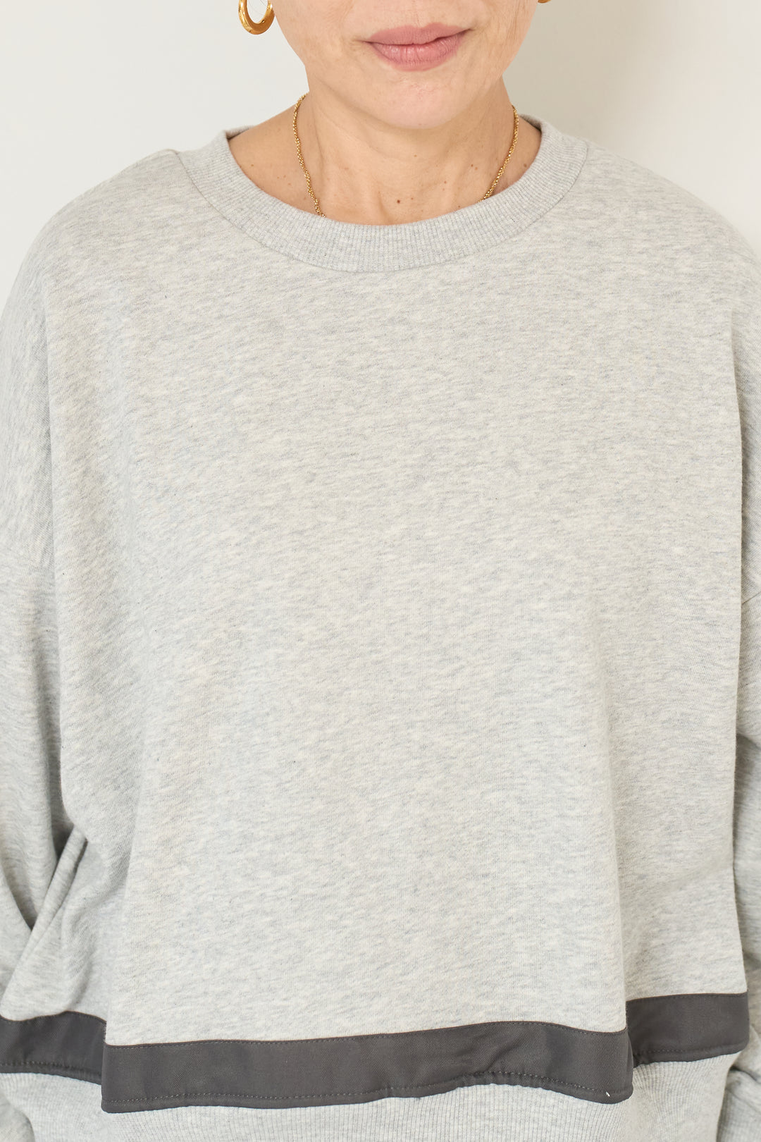 テープ配色デザイン裏毛プルオーバー