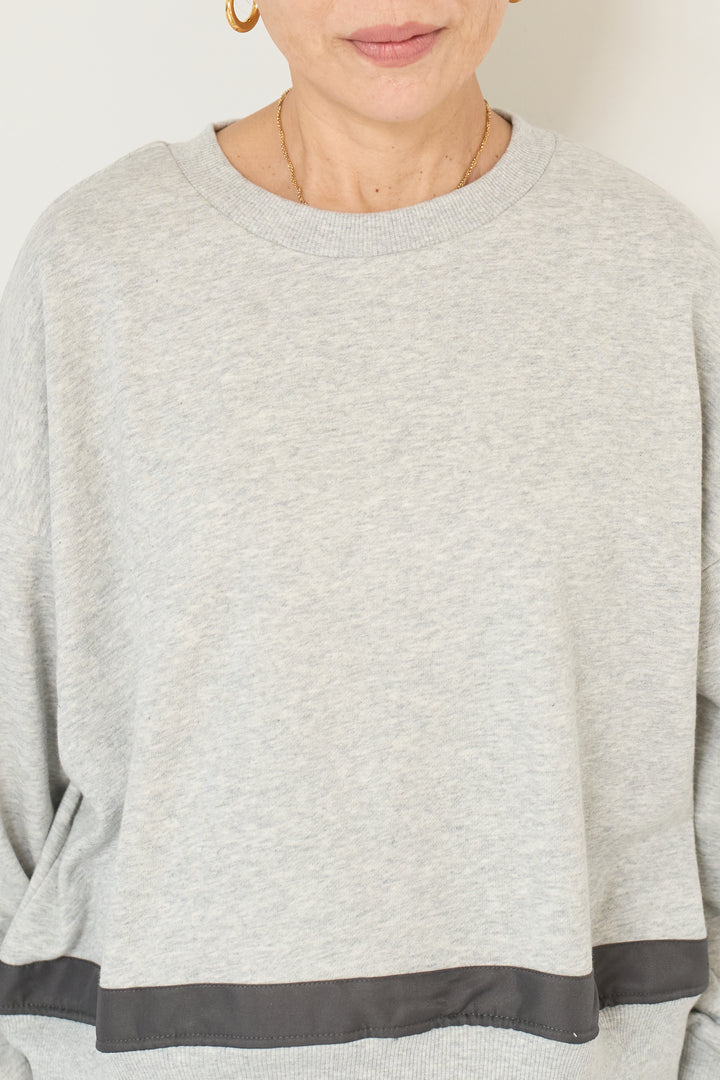 テープ配色デザイン裏毛プルオーバー