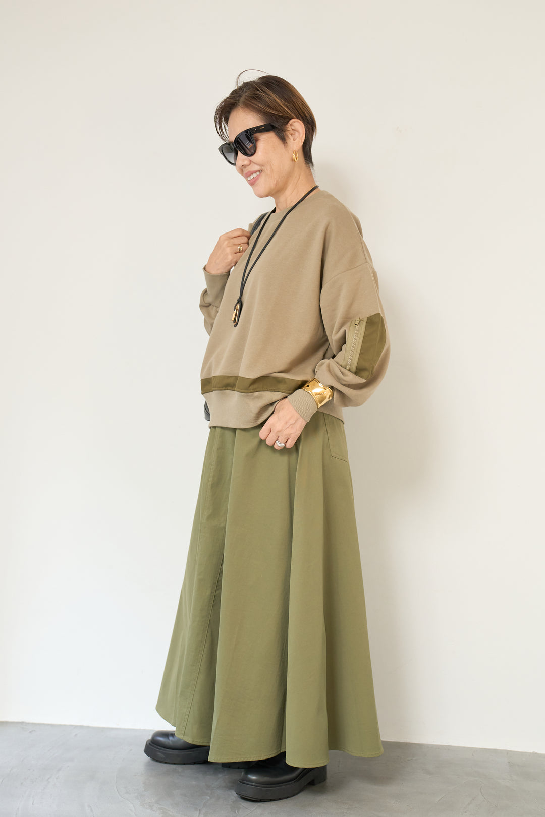 テープ配色デザイン裏毛プルオーバー