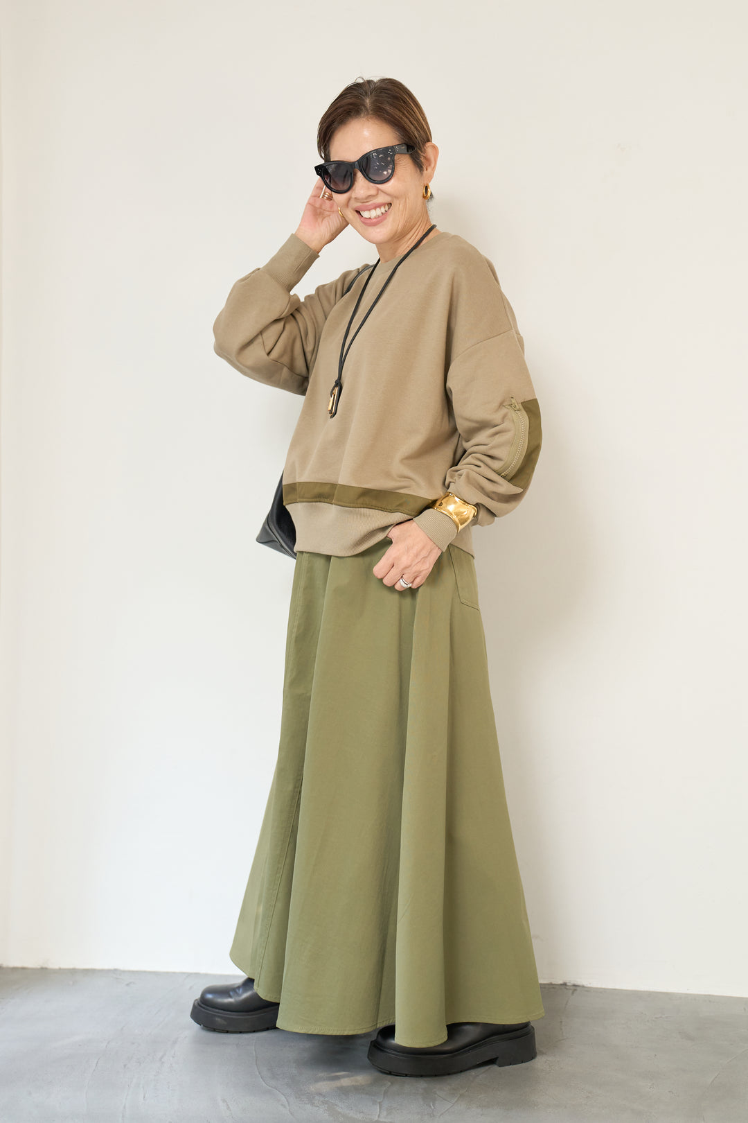 テープ配色デザイン裏毛プルオーバー