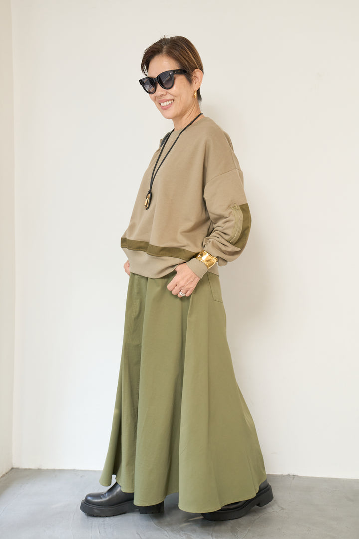 テープ配色デザイン裏毛プルオーバー