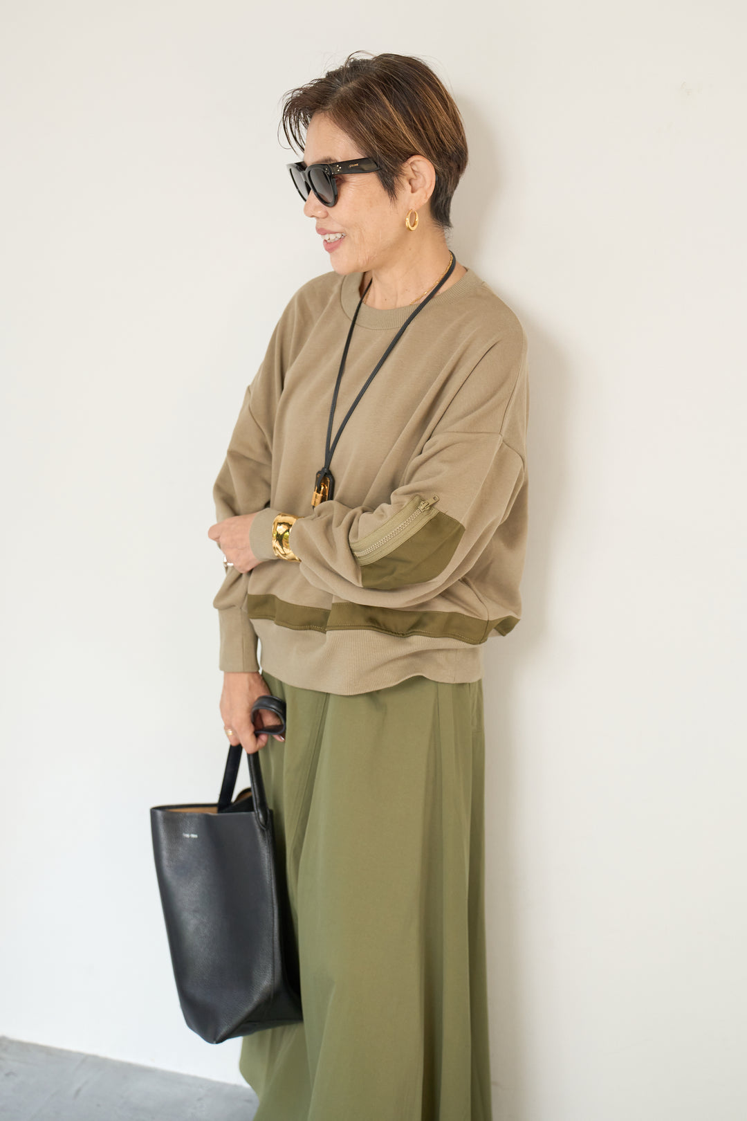 テープ配色デザイン裏毛プルオーバー