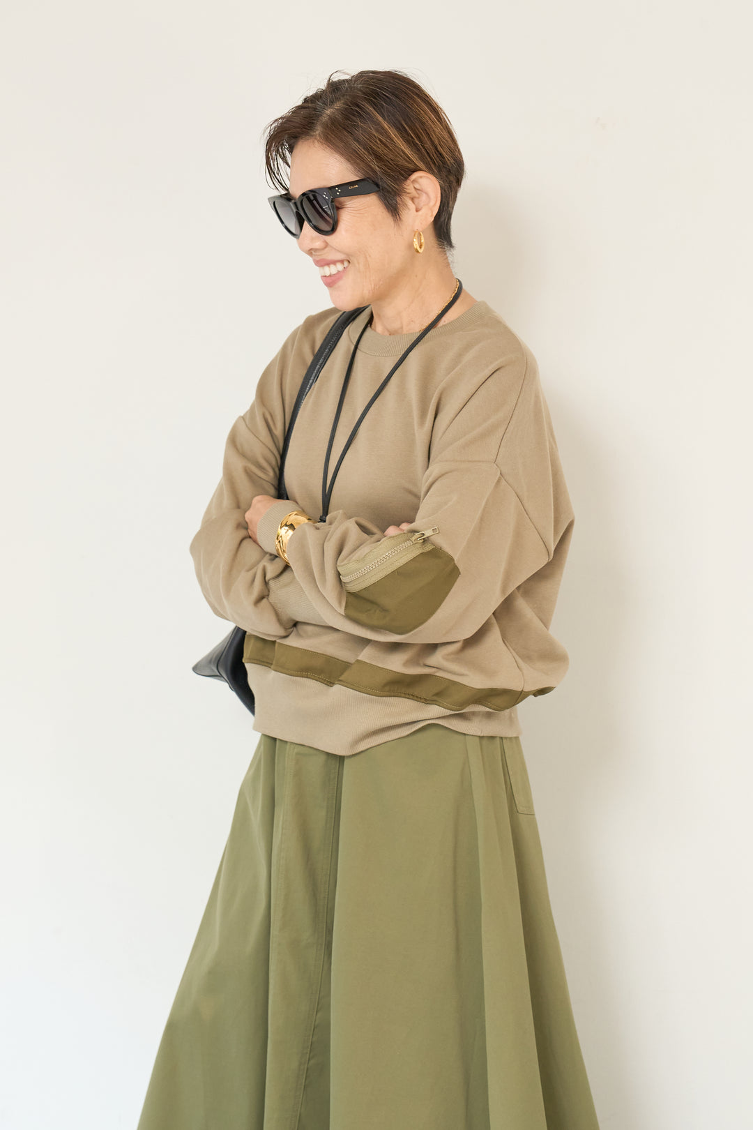 テープ配色デザイン裏毛プルオーバー