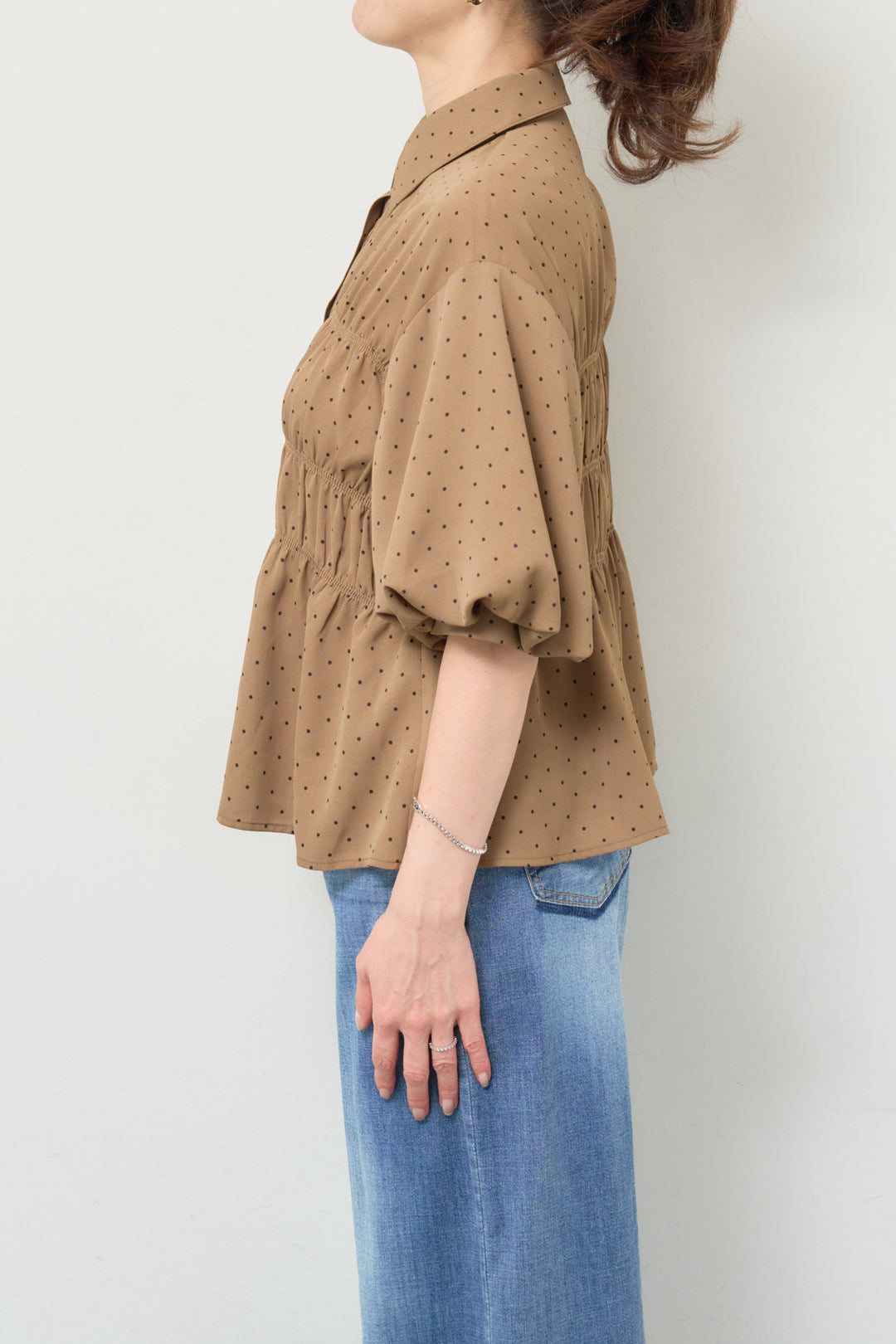 ドット柄シャーリングブラウス