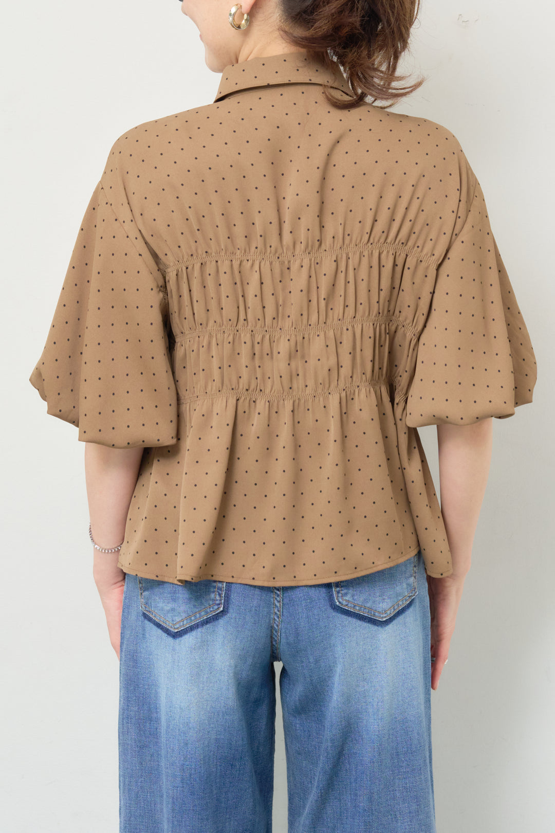ドット柄シャーリングブラウス