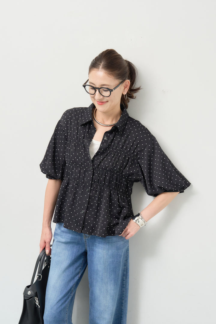 ドット柄シャーリングブラウス