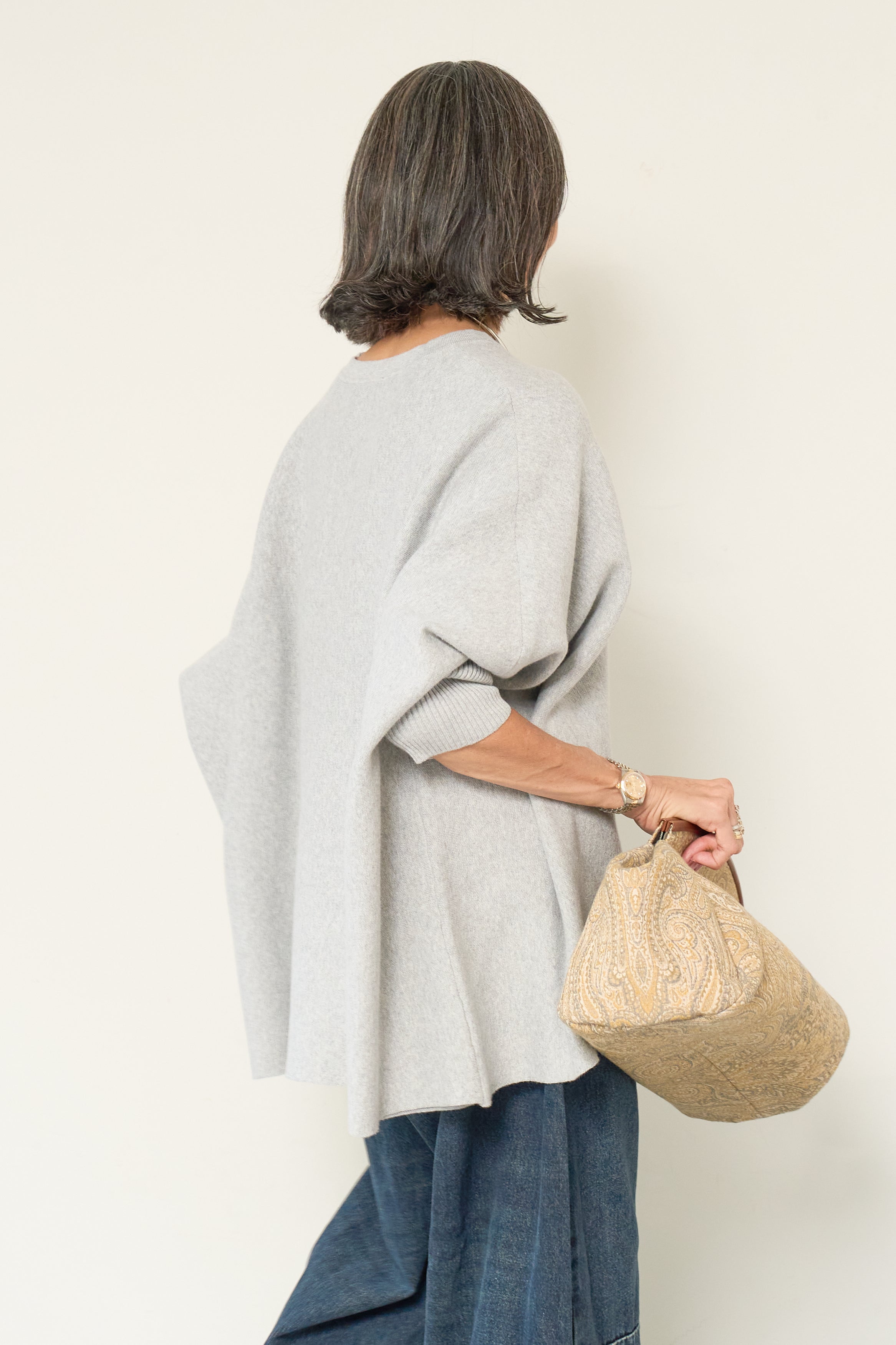 PLUS OTO.HA.  ウォッシャブルポンチョニット  白 ウォッシャブルポンチョニット – plusotoha