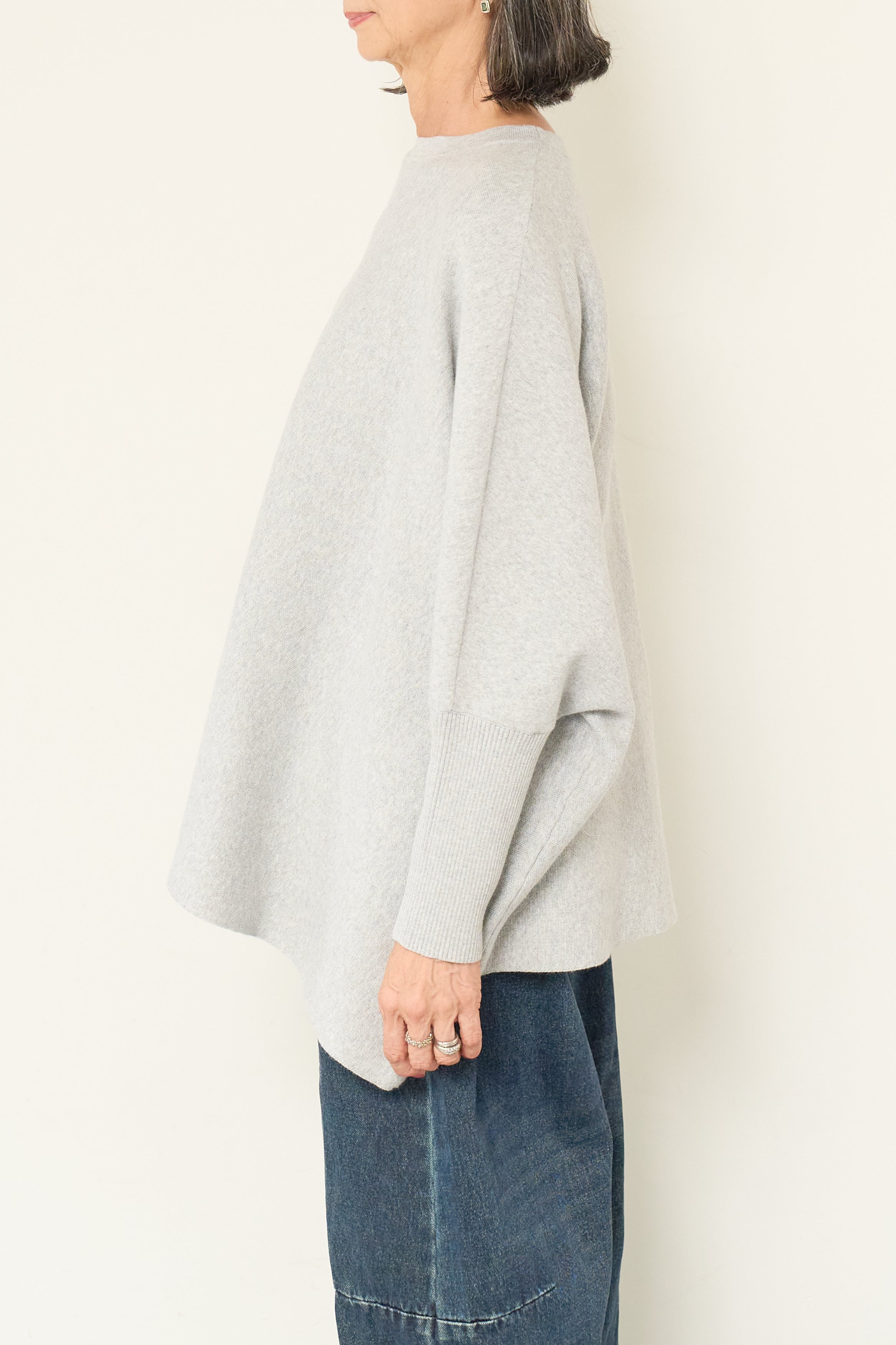 PLUS OTO.HA.  ウォッシャブルポンチョニット  白 ウォッシャブルポンチョニット – plusotoha