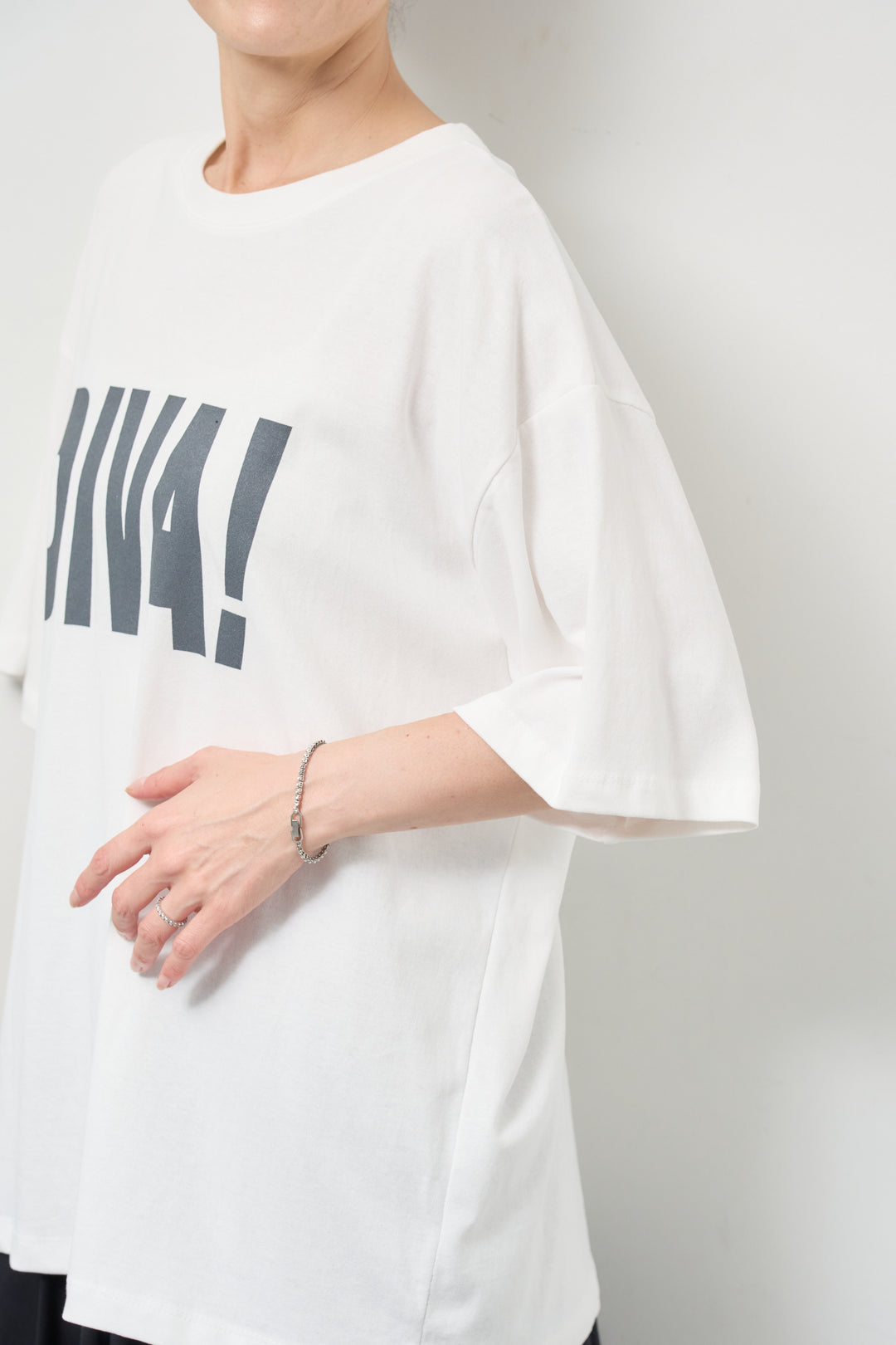 オーバーサイズDIVA Tシャツ