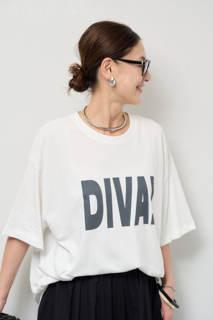 オーバーサイズDIVA Tシャツ