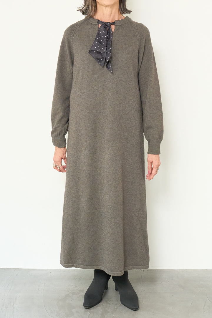 ドットリボンニットワンピース