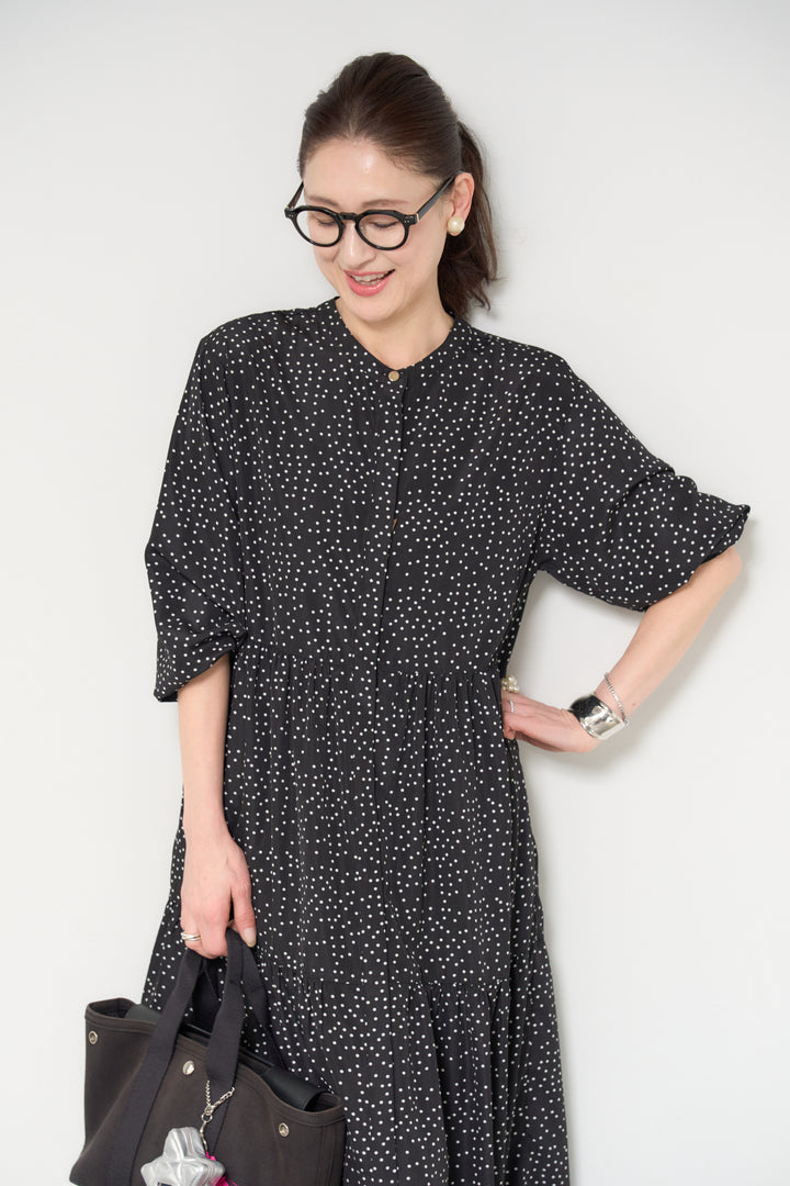 ドット柄ティアードワンピース