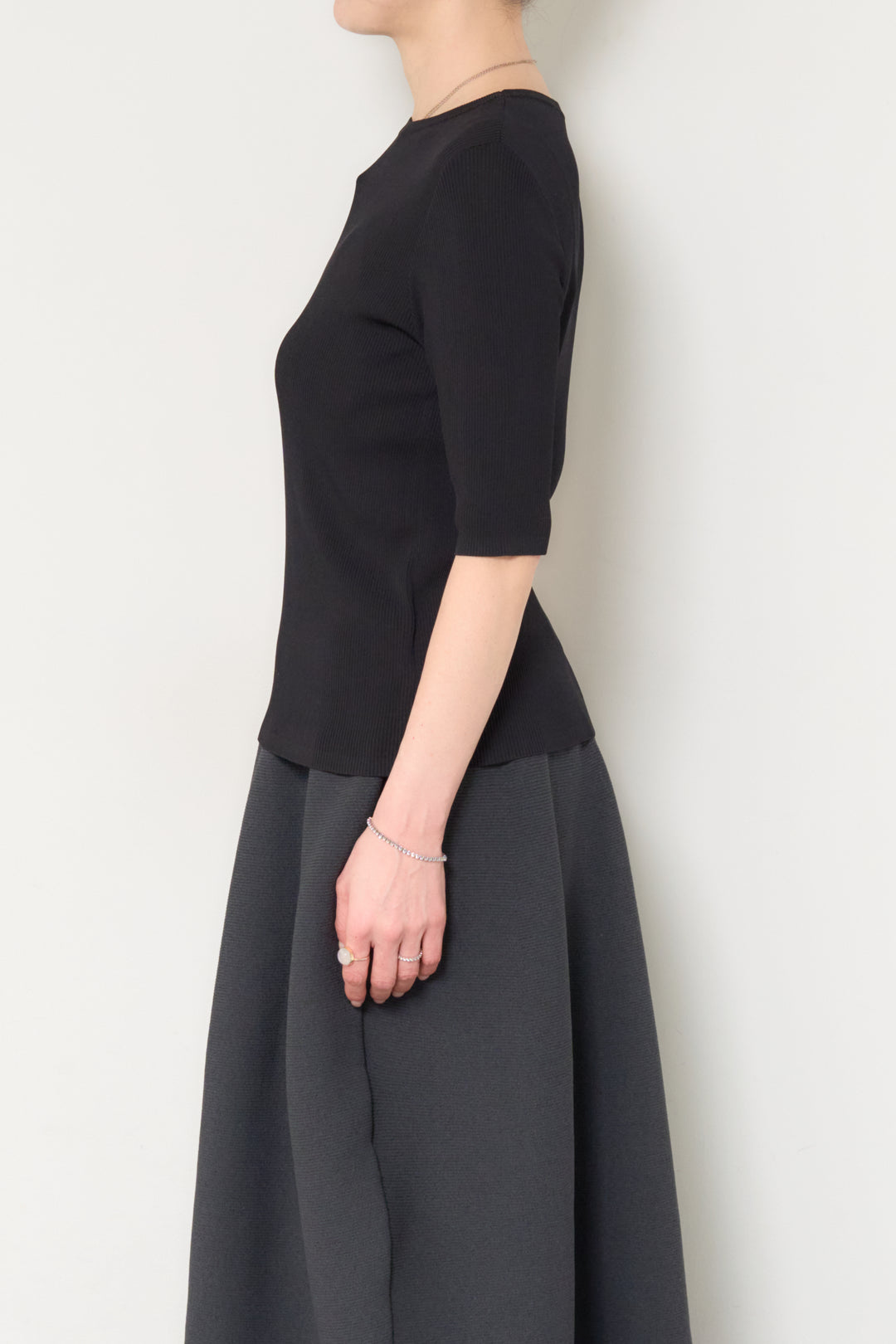 サラっと細リブニット