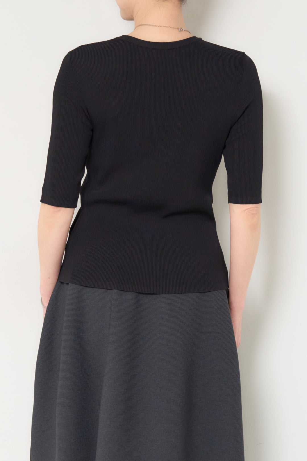 サラっと細リブニット