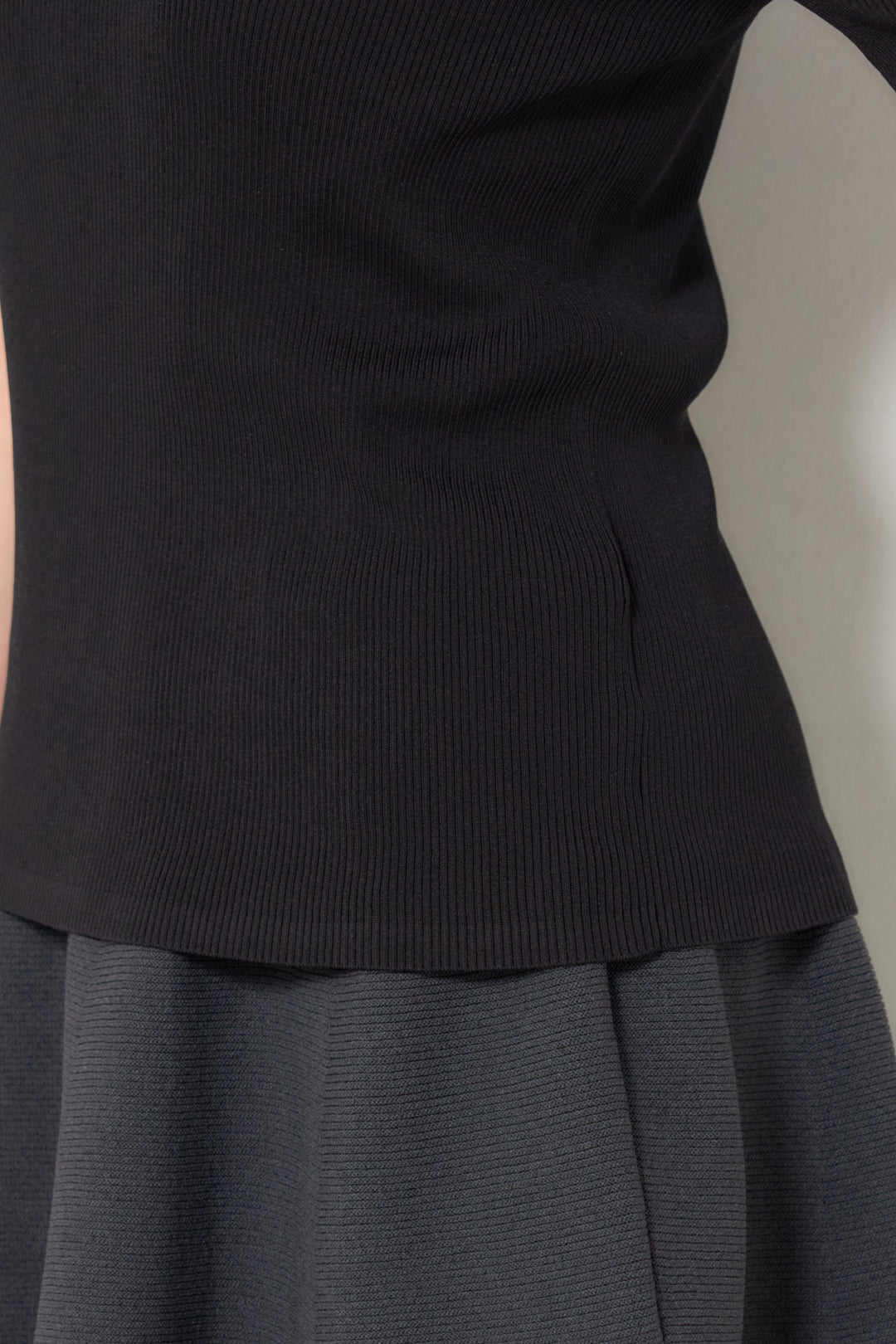 サラっと細リブニット