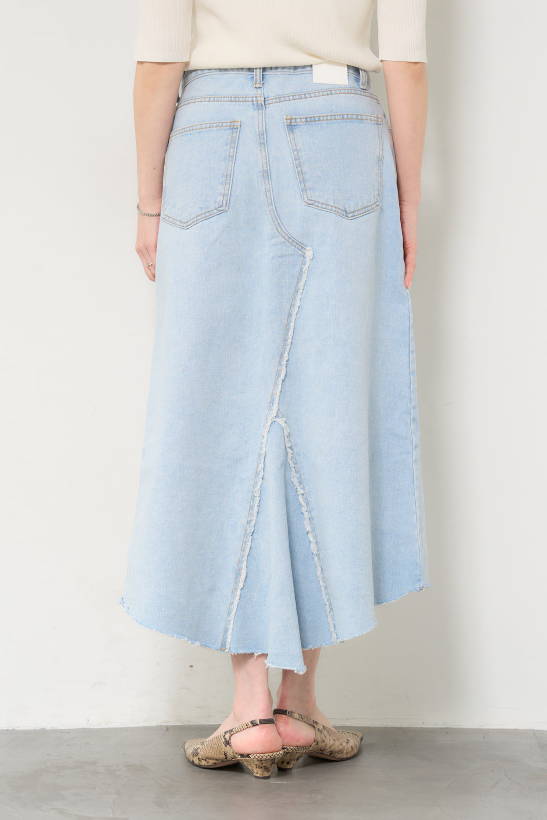 フリンジヘムデニムロングスカート