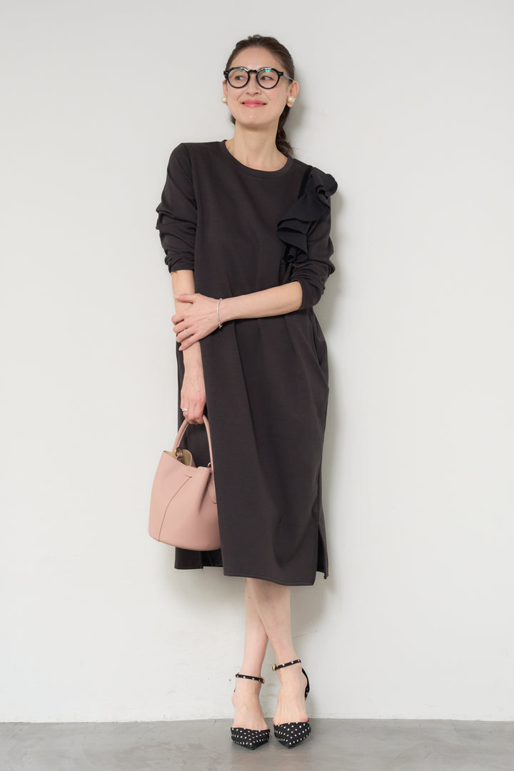 ショルダーフリルカットワンピース