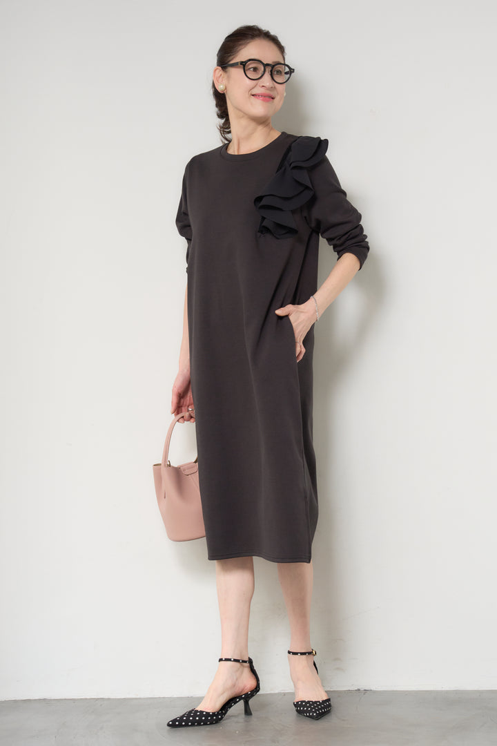 ショルダーフリルカットワンピース