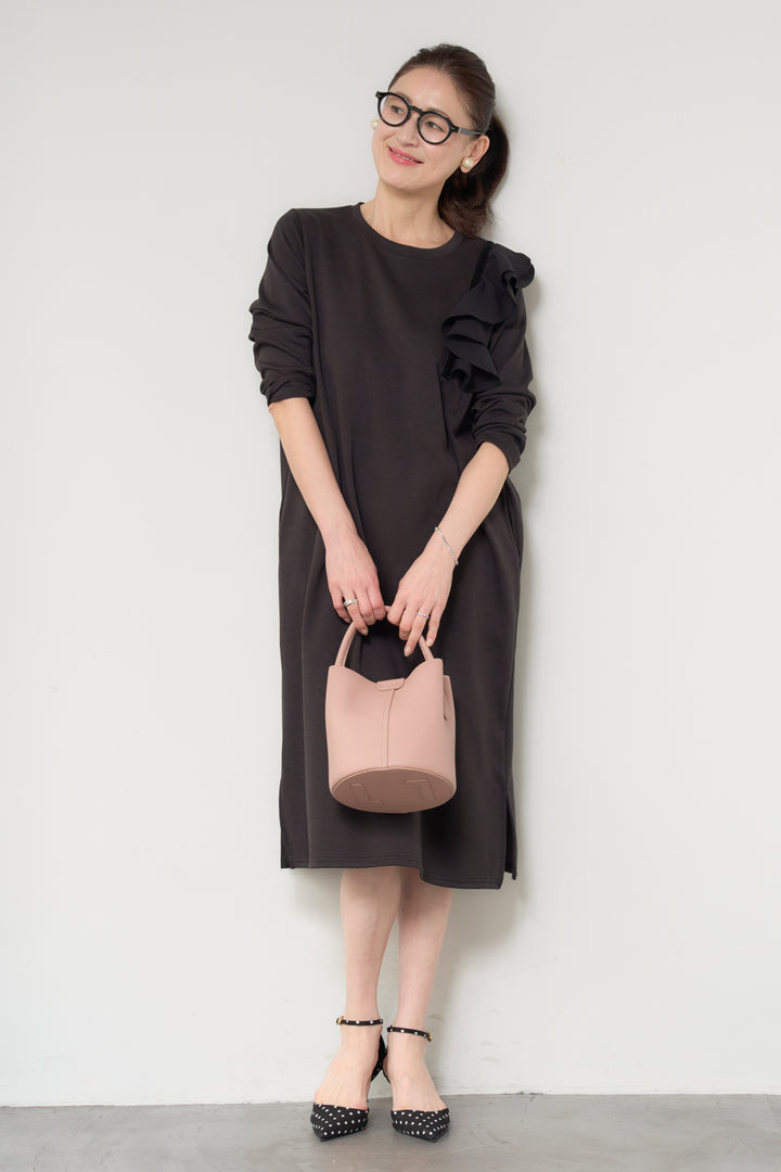 ショルダーフリルカットワンピース