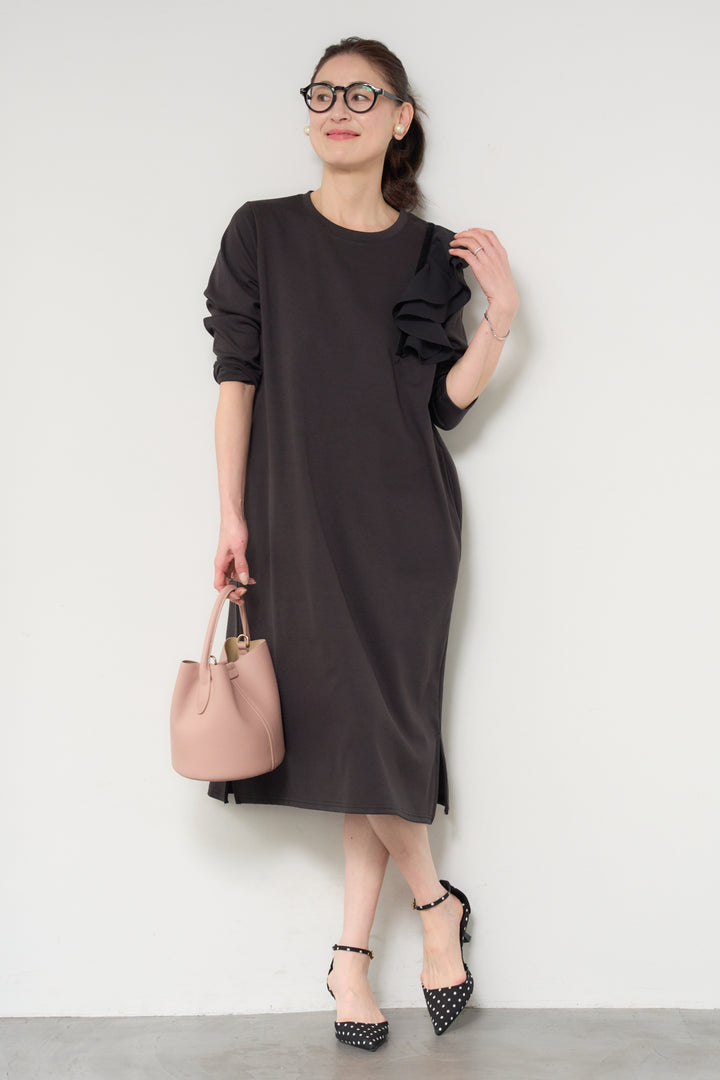 ショルダーフリルカットワンピース