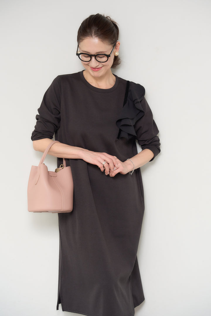 ショルダーフリルカットワンピース