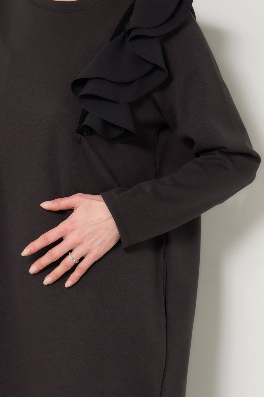 ショルダーフリルカットワンピース