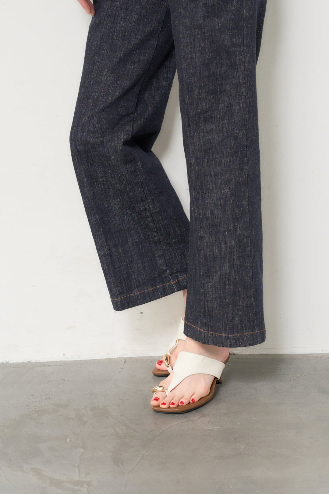 ストレートデニムパンツ